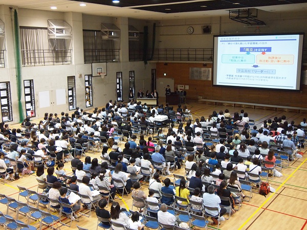 大盛況の学校説明会