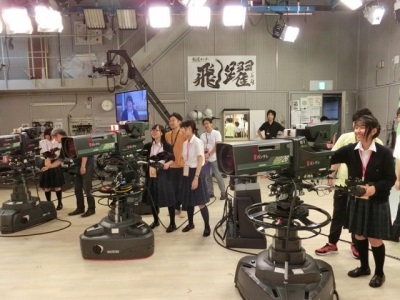 報道スタジオで1機100万超のカメラを操作