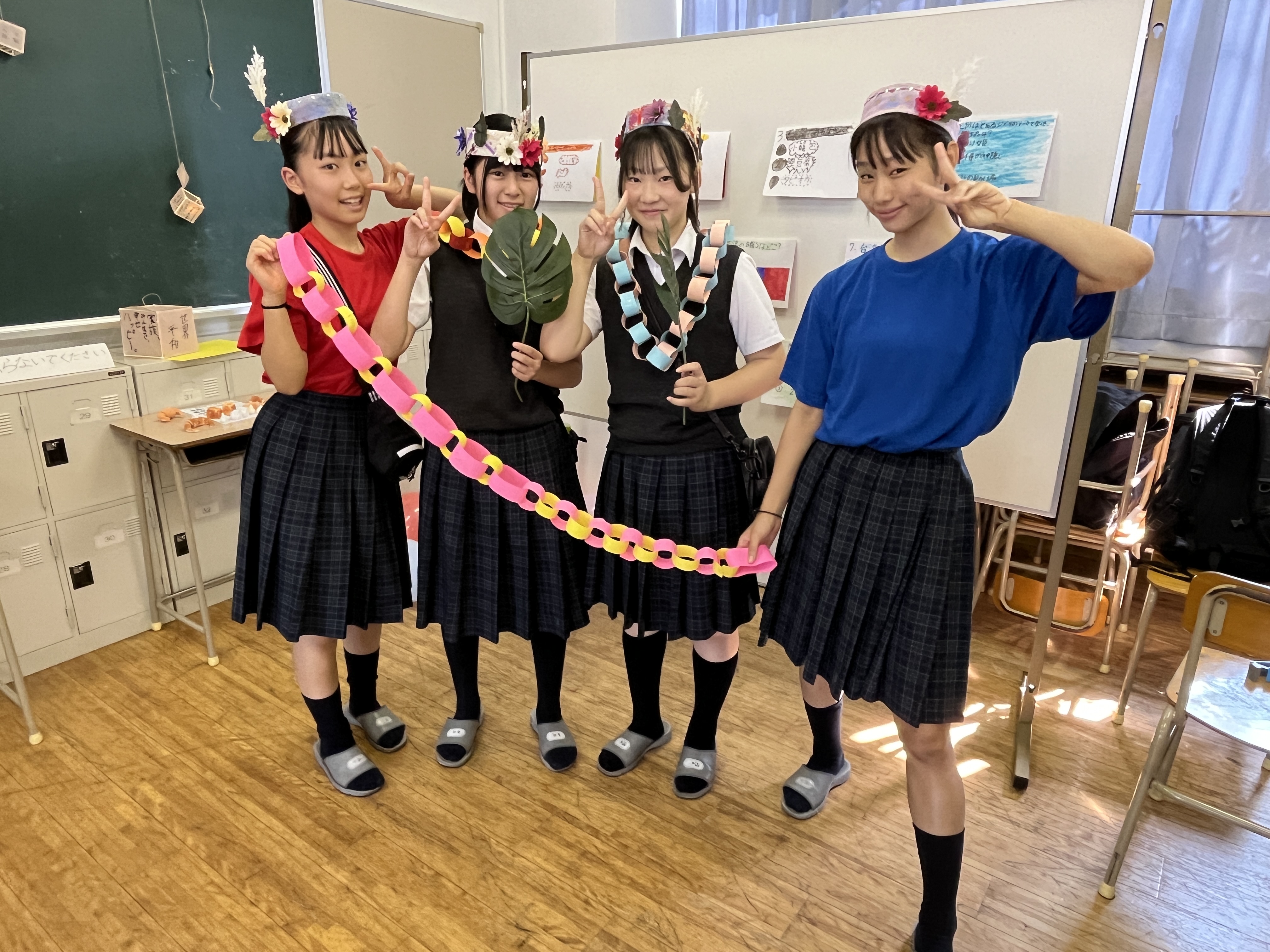 頭に烏来（ウーライ）の民族衣装を被って記念撮影