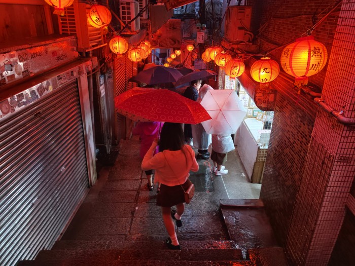 雨に気を付けながら