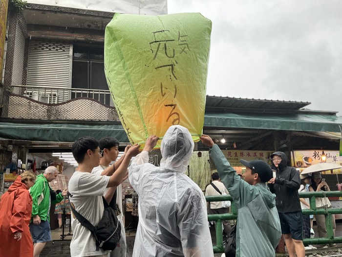協力して浮かべます