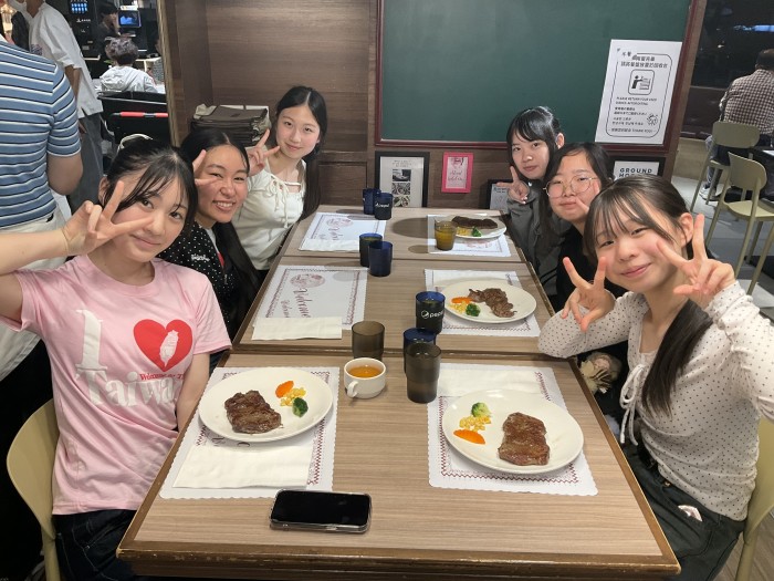 豪華な夕食にテンションも上がります