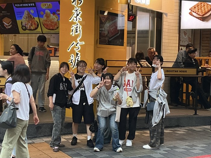 大学生と一緒に観光