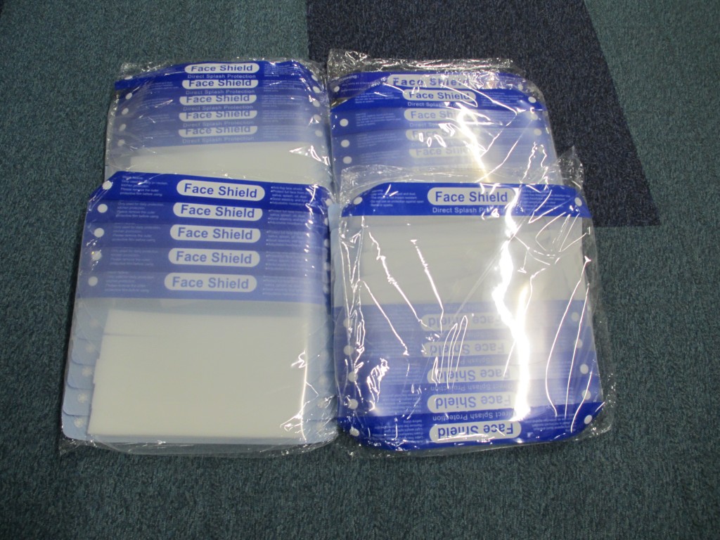 【フェースシールド】
授業の際、教員は着用