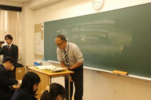 ３年の英語は通常の日本の授業スタイルで