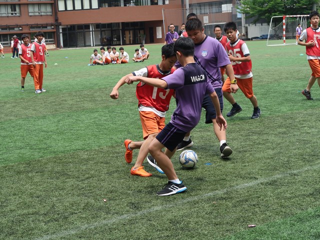 男子はサッカーをしました