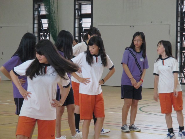 普段の授業で取り組んでいるダンスなので、台湾の学生さんに踊りを教えました。