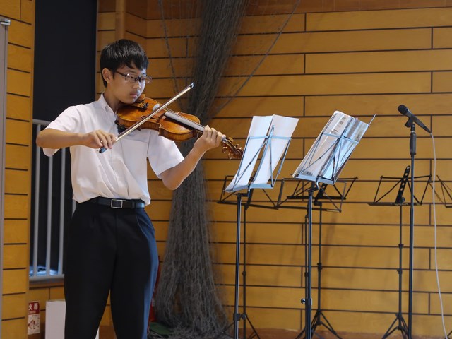 歓迎のヴァイオリン演奏