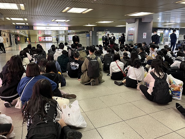 新大阪駅　解散時