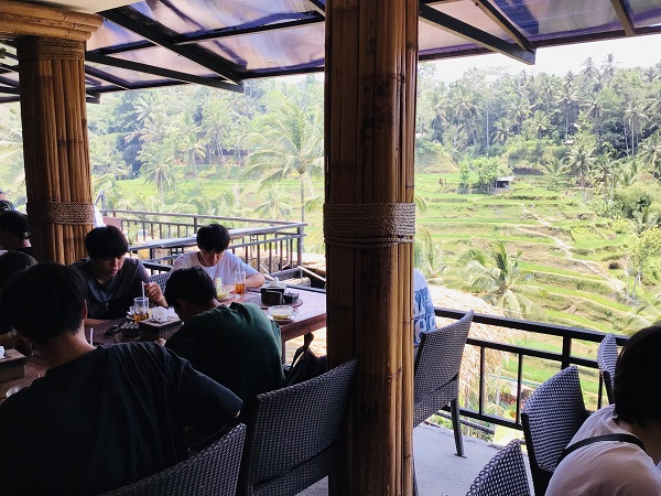 昼食風景